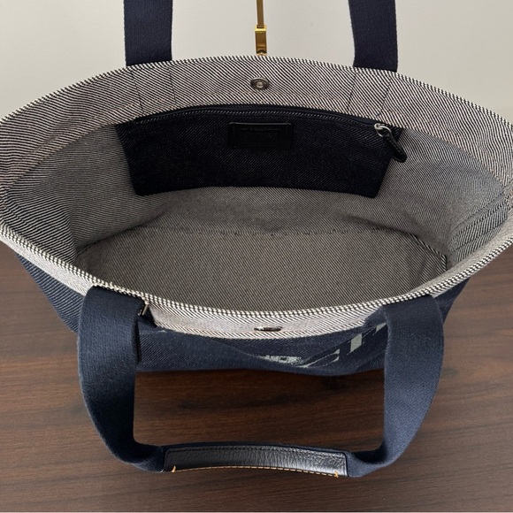 Coach Dark Blue Canvas Tote
(Listing #14) - Picture 4 of 11